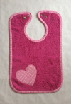 Kundenauftrag: Druckknopf Lätzchen in pink mit Herz