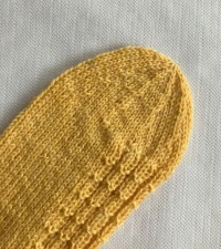 45_handgestrickte_socken_36-37_gelb_spitze