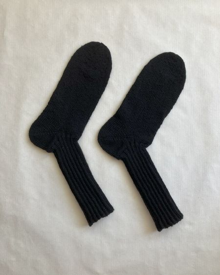 56 handgestrickte Socken_schwarz Gr. 38-39